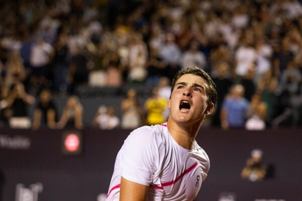 Fonseca vence mais uma e vai às quartas do Challenger de Assunção