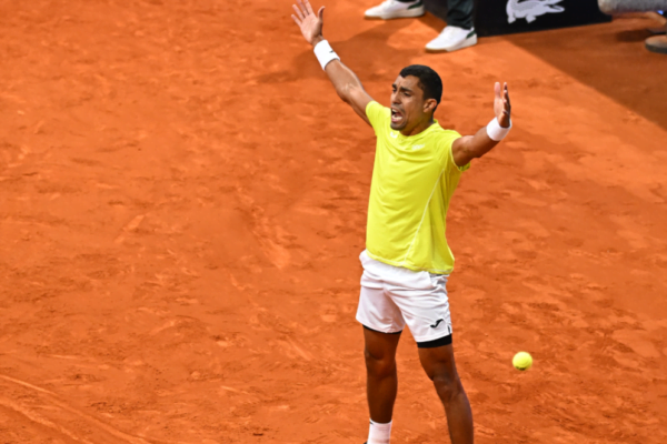 Thiago Monteiro atropela número 35 do mundo em Roma