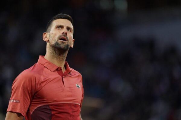 Djokovic desiste do Roland Garros