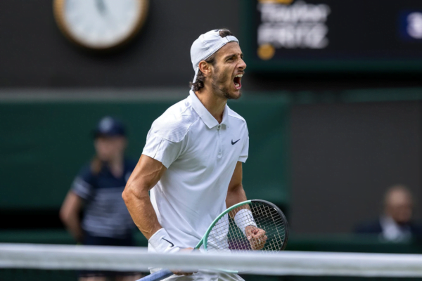 Musetti derrota Fritz e fará semifinal inédita em Wimbledon