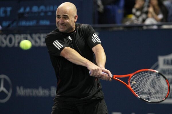 Andre Agassi elege o melhor backhand da história (a escolha é curiosa)