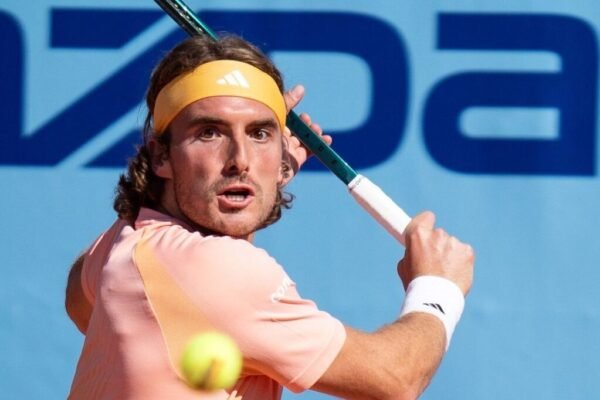 Tsitsipas rompe com pai como treinador depois de duras críticas