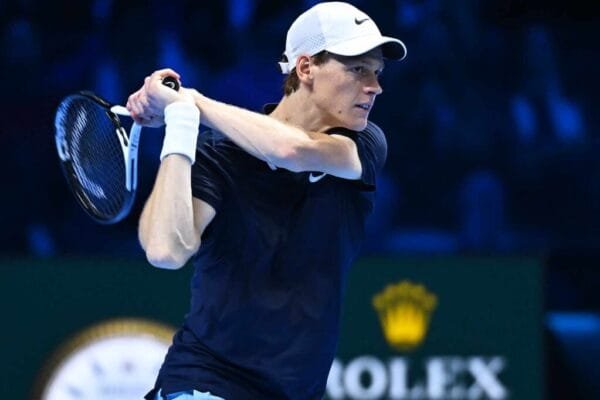 Sinner na semi do ATP Finals; Fritz torce por derrota de Medvedev