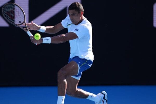 Monteiro perde match-points e cai de virada no Australian Open