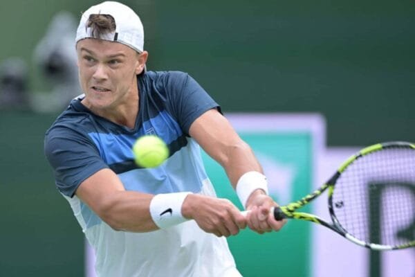Rune desiste no meio da estreia de Monte Carlo e sai vaiado