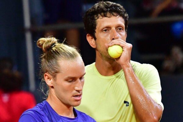 Melo e Matos vão às quartas de Wimbledon
