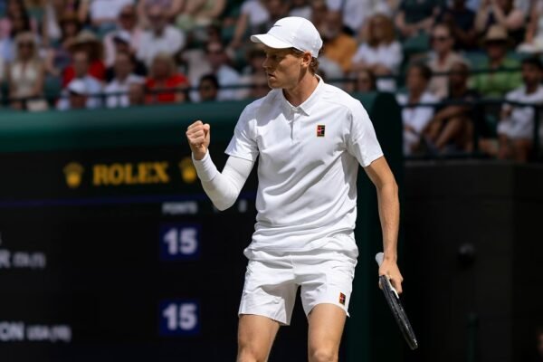 Sinner vence Shelton e vai à semifinal de Wimbledon