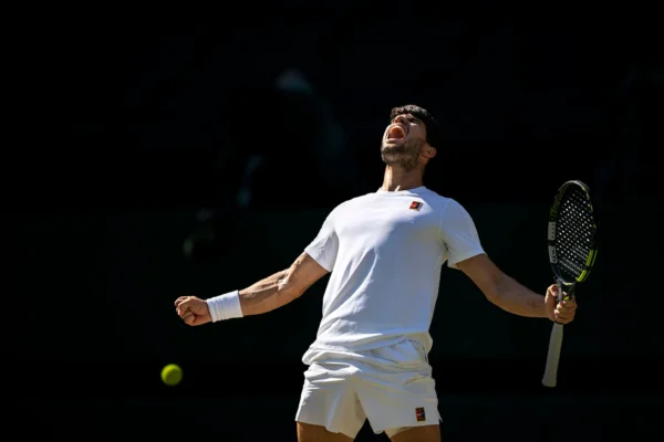Alcaraz vs. Sinner na final de Wimbledon. Horário e onde assistir 