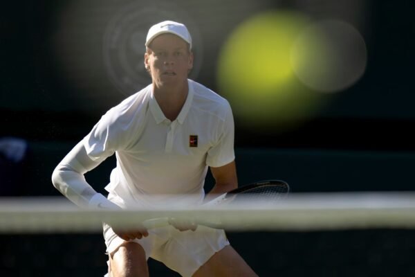 Sinner vence Alcaraz e conquista seu primeiro Wimbledon