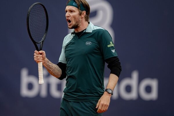 Bublik é campeão em Kitzbuhel e conquista 3° título do ano