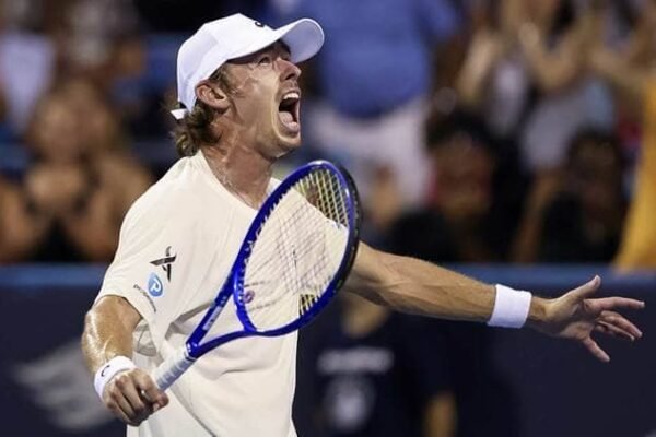 Alex de Minaur salva 3 match-points e é campeão em Washington 