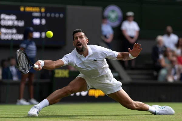 Djokovic vence mais uma e enfrenta Sinner nas semis de Wimbledon