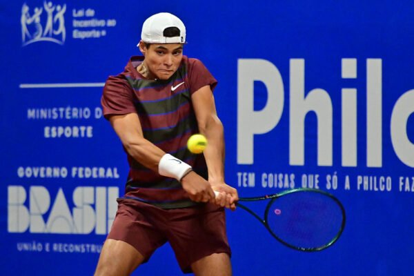 Guto Miguel, de 16 anos, conquista seu primeiro ponto ATP