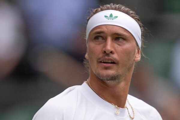 Zverev: “Me sinto sozinho na vida. Falta alegria em tudo que eu faço”
