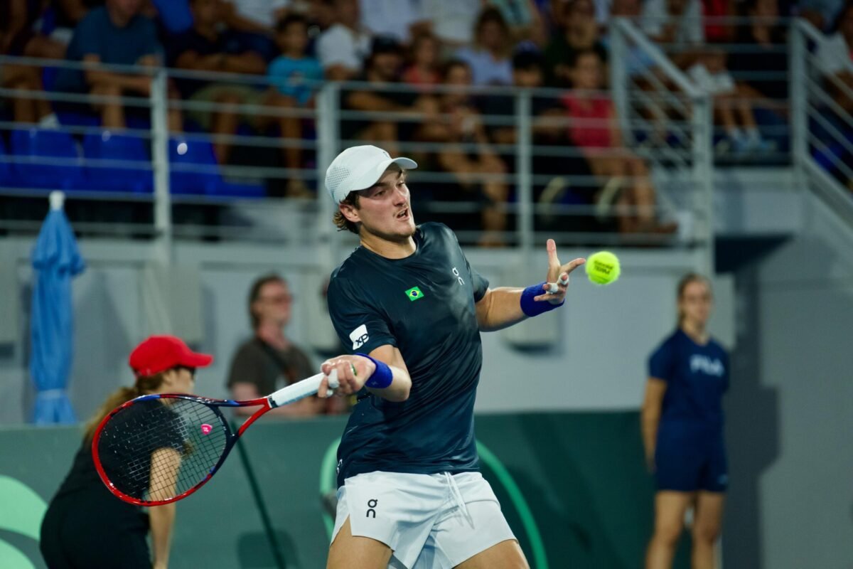 fonseca enfrenta tsitsipas