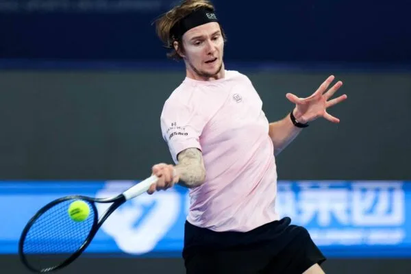 Bublik passa por Etcheverry e vai buscar o bi em Kitzbühel