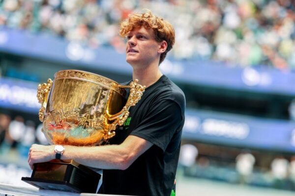 Sinner atropela Tien e é bicampeão do ATP 500 de Pequim 