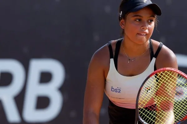 Aos 15 anos, Nauhany Silva vai a sua primeira semifinal no profissional 