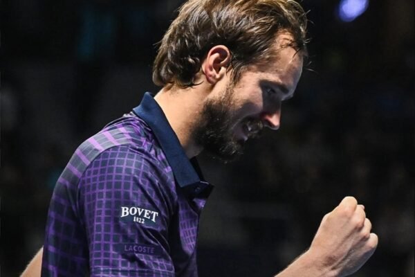 Medvedev é campeão em Almaty e encerra jejum de dois anos