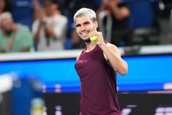 Alcaraz enfrenta Aliassime na semifinal do ATP Finals. Horário e onde assistir