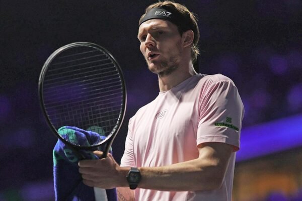 bublik vence moutet em paris