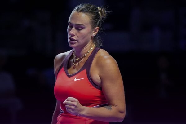 Sabalenka tem boa estreia no WTA Finals e vence Paolini com autoridade 