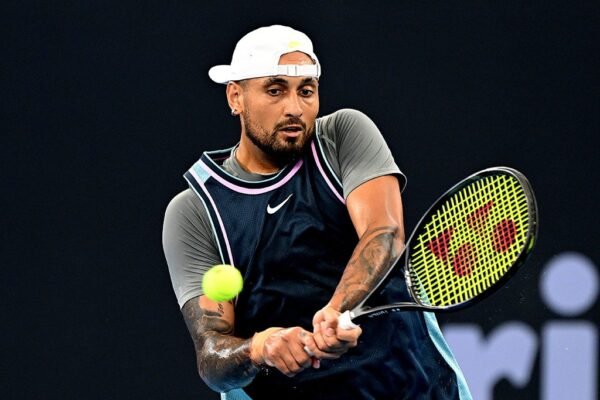 Kyrgios fala em ‘milagre’ em seu joelho e pensa em voltar ao circuito
