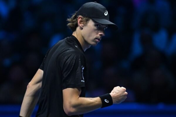 De Minaur vence Fritz ATP Finals