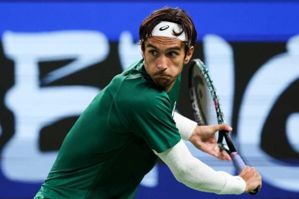 Musetti vence Wawrinka de virada e vai às quartas de Atenas