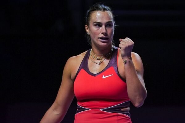 Sabalenka vence Anisimova e vai tentar título inédito no WTA Finals