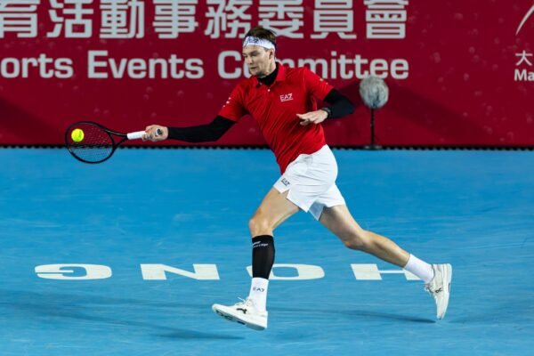 Bublik vence Musetti, é campeão em Hong Kong e entra no top 10