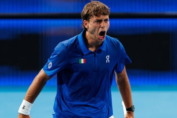 Cobolli vence Wawrinka na United Cup e leva decisão para duplas