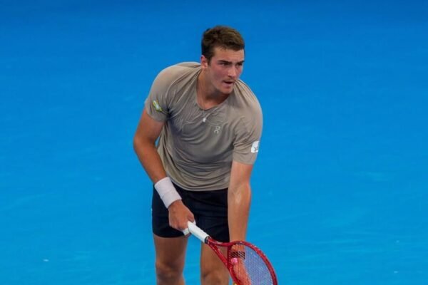 Fonseca vai conhecer seu rival da estreia de Adelaide na noite desta sexta