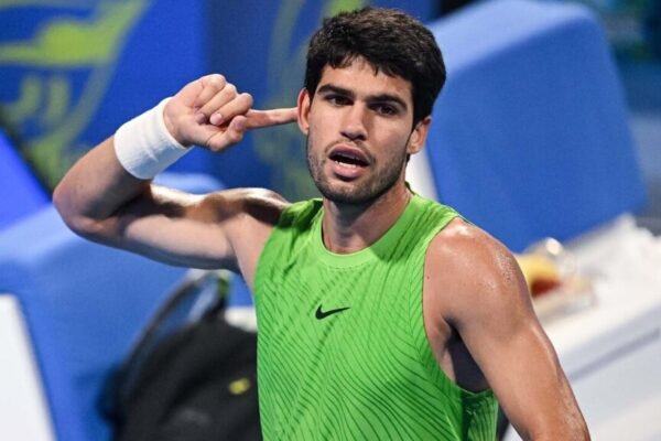 Alcaraz vence Khachanov de virada em Doha e vai enfrentar Rublev