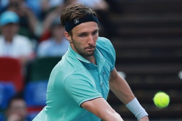 Rinderknech vence batalha contra Draper em Dubai e vai desafiar Rublev