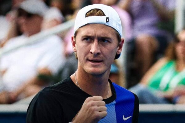 Korda surpreende Alcaraz e elimina o número 1 do mundo no Miami Open