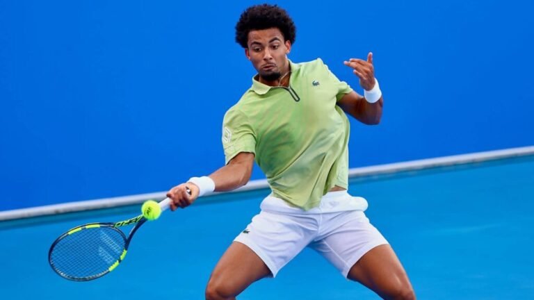 fils vence tsitsipas