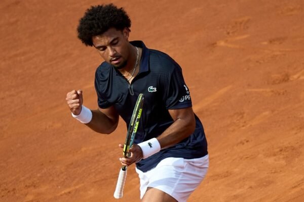 Fils enfrenta Rublev na final de Barcelona. Horário e onde assistir