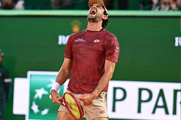 Vacherot vira batalha contra Hurkacz e faz quartas em Monte Carlo