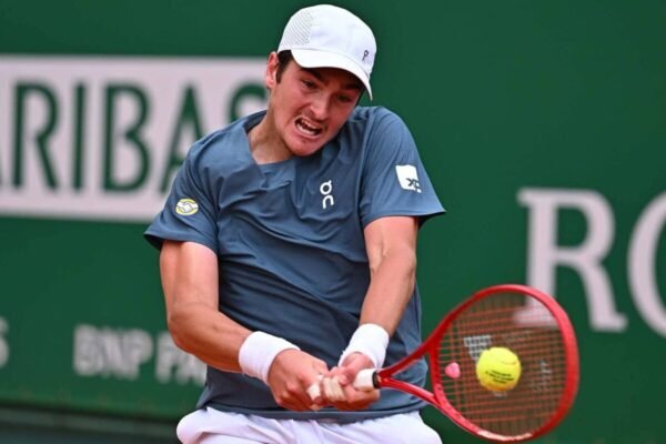 João Fonseca sobe no ranking ATP e volta ao top 30