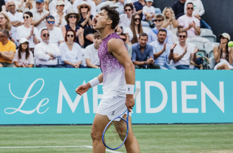 shelton vence stuttgart