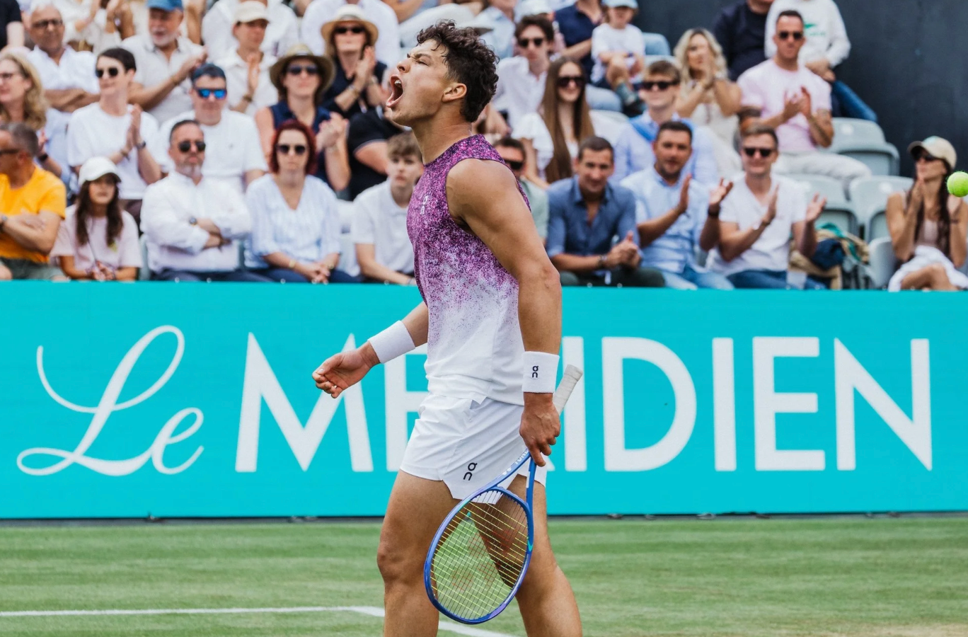 shelton vence stuttgart